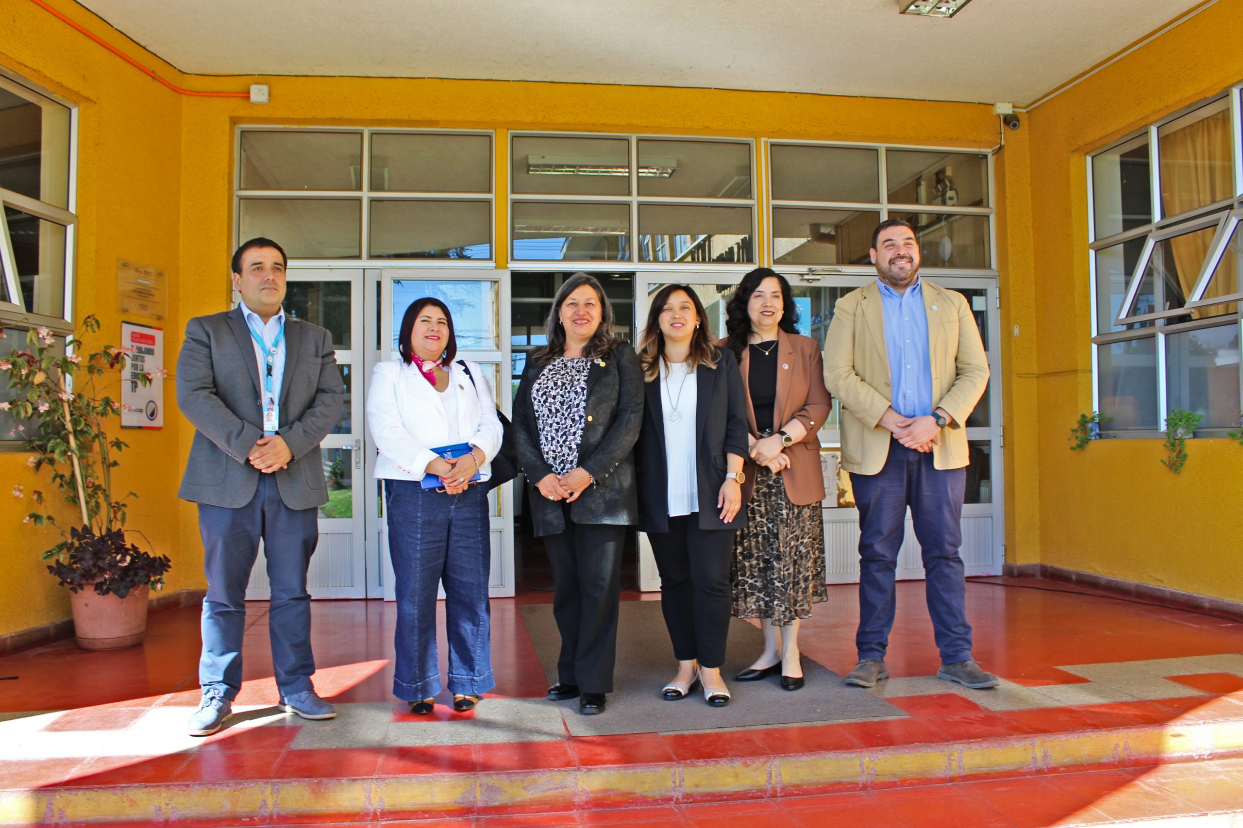 Liceo Luis González Vásquez recibe a nueva directora ejecutiva de SLEP Costa Araucanía